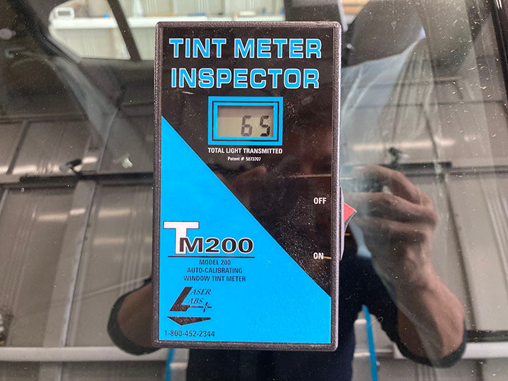 令和7年BMW5シリーズセダンのカーフィルム施工前の透過率
